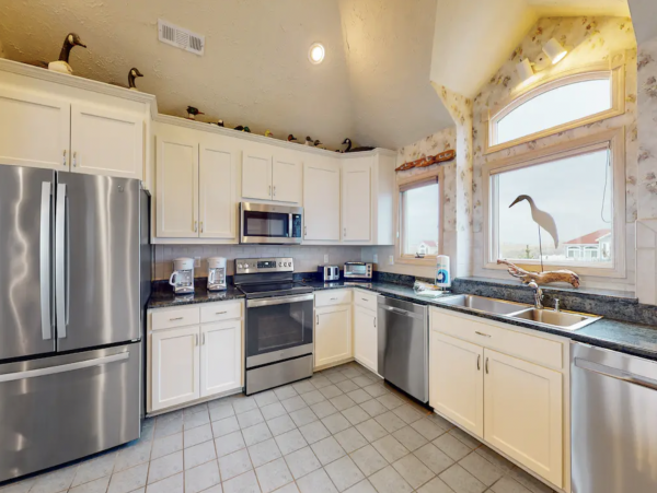 Lovely Home Enjoys The Ultimate in Terms of Beach Comfort