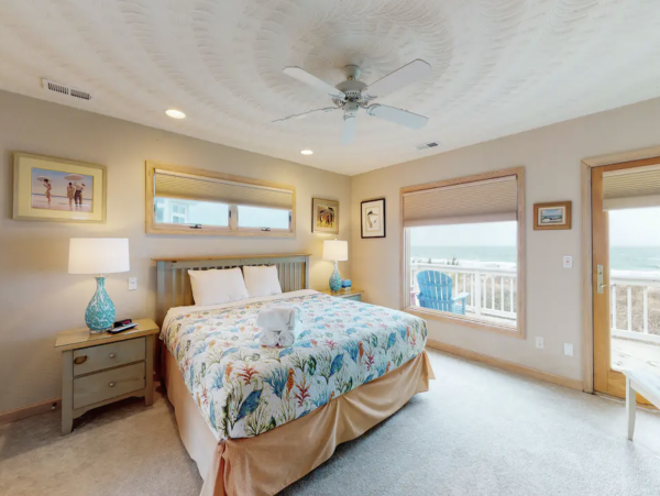 Lovely Home Enjoys The Ultimate in Terms of Beach Comfort