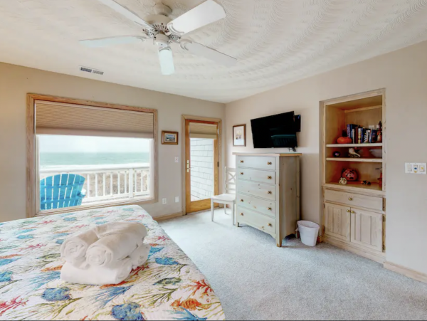 Lovely Home Enjoys The Ultimate in Terms of Beach Comfort