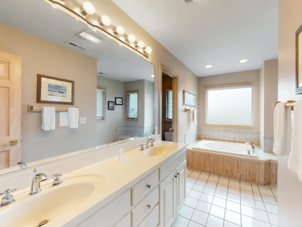 Lovely Home Enjoys The Ultimate in Terms of Beach Comfort