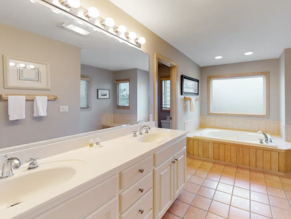 Lovely Home Enjoys The Ultimate in Terms of Beach Comfort