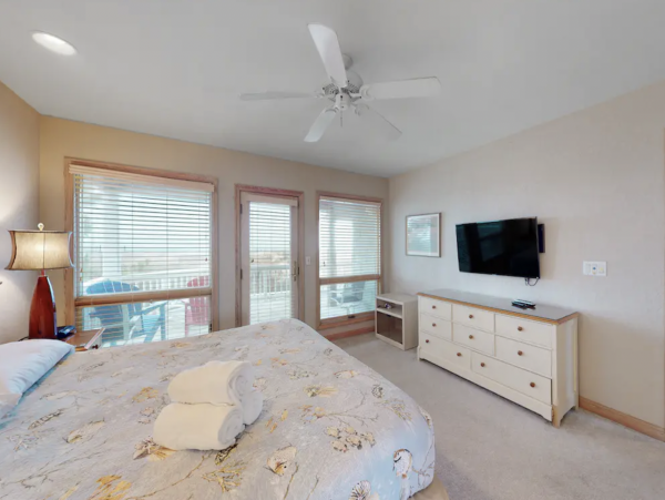 Lovely Home Enjoys The Ultimate in Terms of Beach Comfort