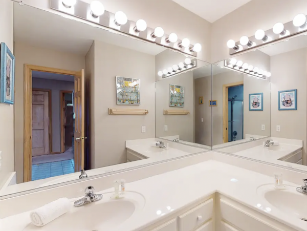 Lovely Home Enjoys The Ultimate in Terms of Beach Comfort