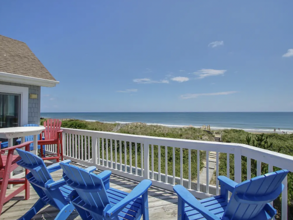 Lovely Home Enjoys The Ultimate in Terms of Beach Comfort