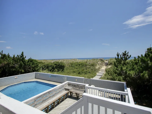 Lovely Home Enjoys The Ultimate in Terms of Beach Comfort