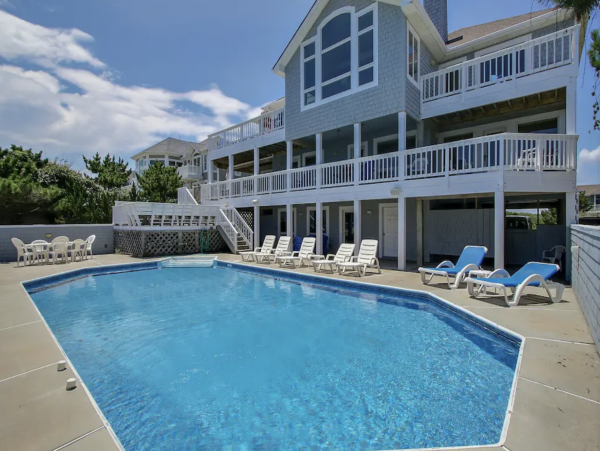 Lovely Home Enjoys The Ultimate in Terms of Beach Comfort