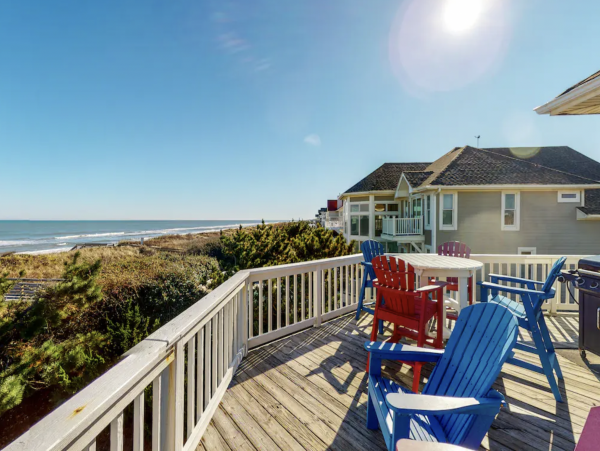 Lovely Home Enjoys The Ultimate in Terms of Beach Comfort