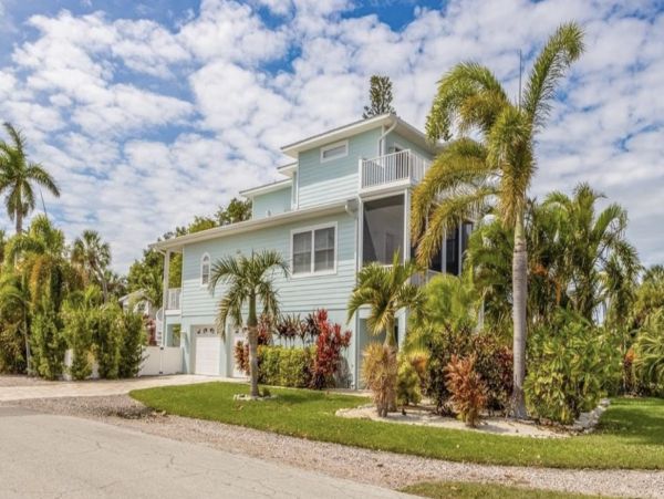 Three Bedrooms Luxury Home With Golf Cart Included