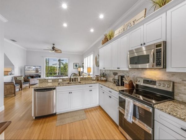 Three Bedrooms Luxury Home With Golf Cart Included