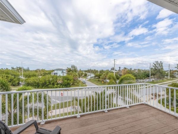 Three Bedrooms Luxury Home With Golf Cart Included