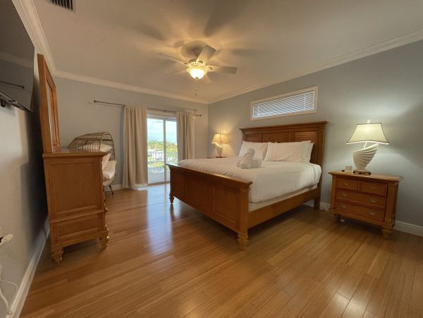 Three Bedrooms Luxury Home With Golf Cart Included