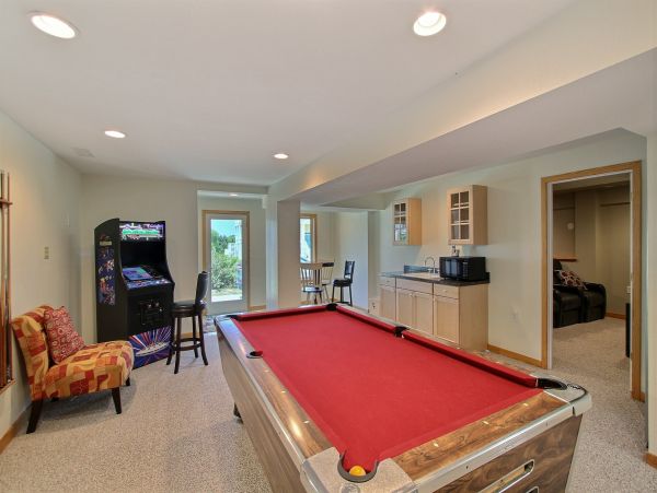 Corolla Oceanfront Eight Bedroom Home Pool, Hot Tub, & More!