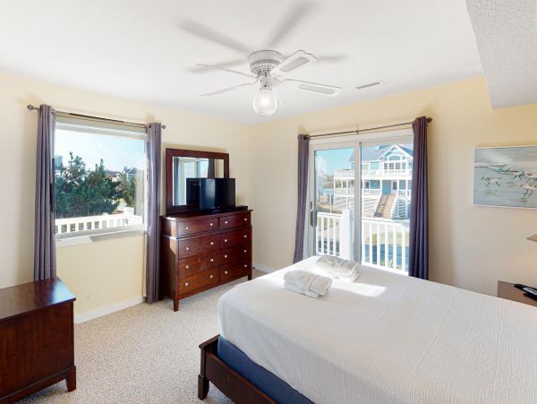 Corolla Oceanfront Eight Bedroom Home Pool, Hot Tub, & More!