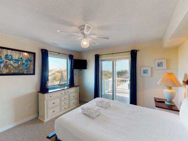 Corolla Oceanfront Eight Bedroom Home Pool, Hot Tub, & More!