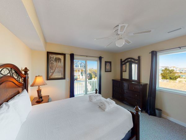 Corolla Oceanfront Eight Bedroom Home Pool, Hot Tub, & More!