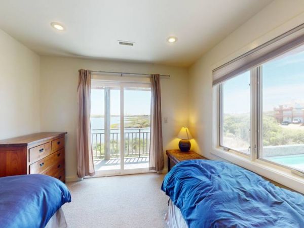 Luxury Buxton Vacation Rental with Stunning Sound Front Views