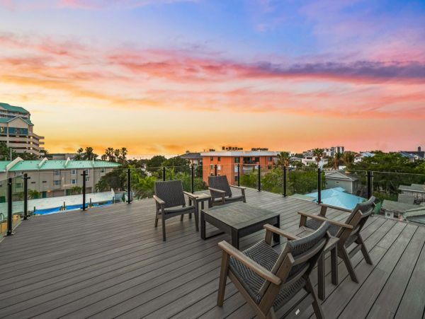 Lido Key Luxury Walk to Beach in Two Min World Class