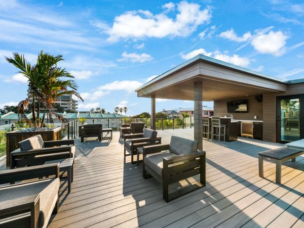 Lido Key Luxury Walk to Beach in Two Min World Class