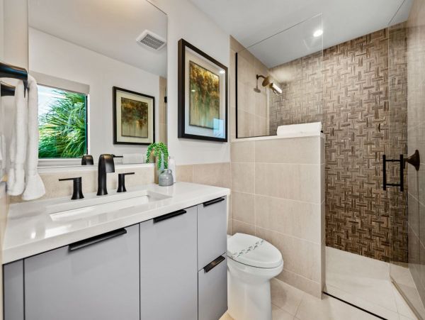 Lido Key Luxury Walk to Beach in Two Min World Class