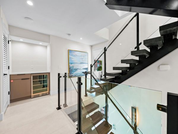Lido Key Luxury Walk to Beach in Two Min World Class