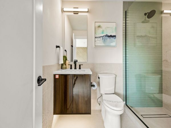 Lido Key Luxury Walk to Beach in Two Min World Class