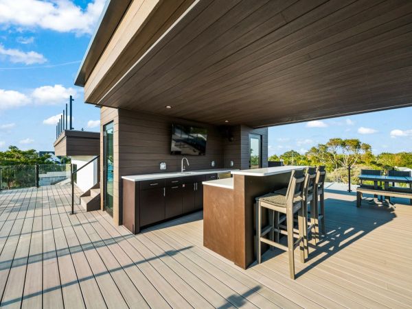 Lido Key Luxury Walk to Beach in Two Min World Class
