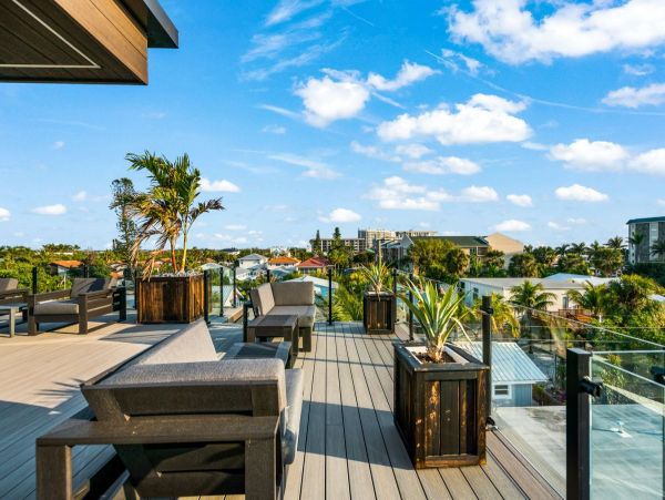 Lido Key Luxury Walk to Beach in Two Min World Class