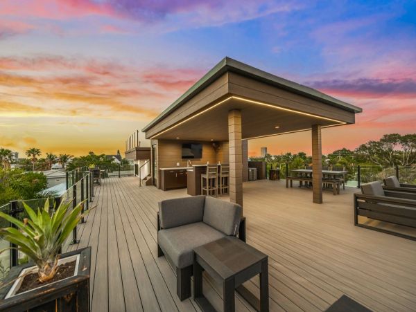 Lido Key Luxury Walk to Beach in Two Min World Class