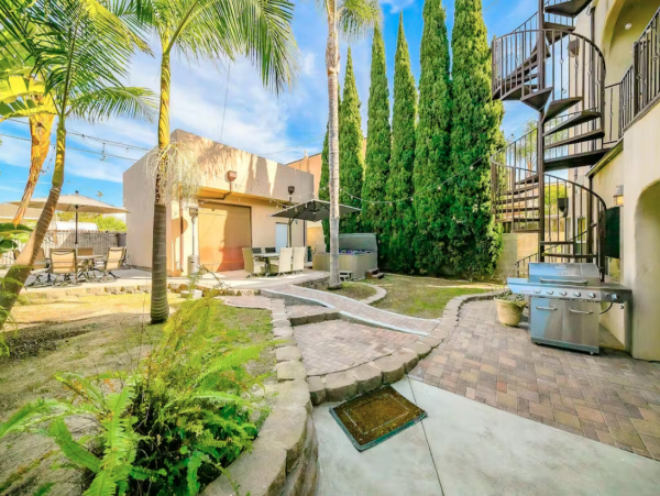 Gorgeous Five Bedroom Getaway with Private Hot Tub