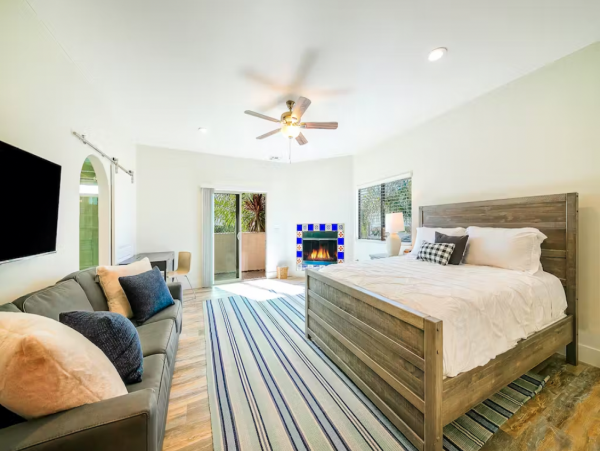 Gorgeous Five Bedroom Getaway with Private Hot Tub