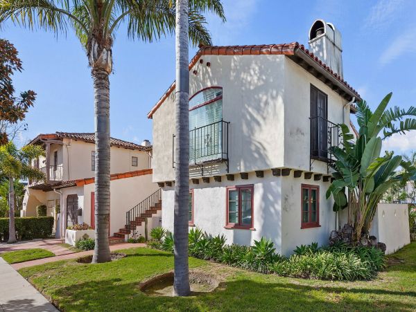 Santa Barbara Vacation Home Two Bedroom Walk to Beach