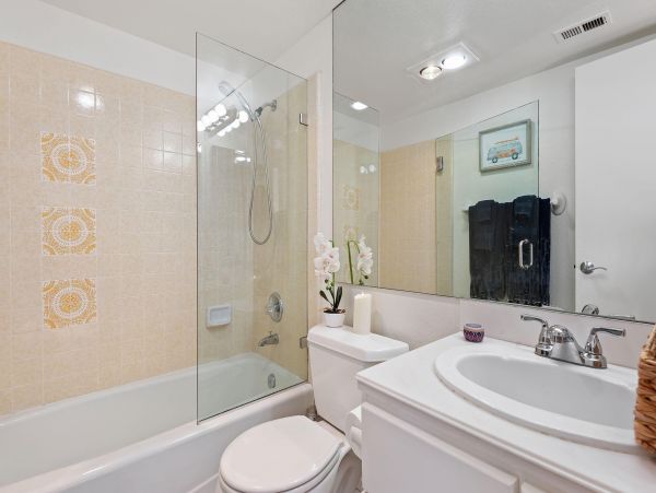 Santa Barbara Vacation Home Two Bedroom Walk to Beach