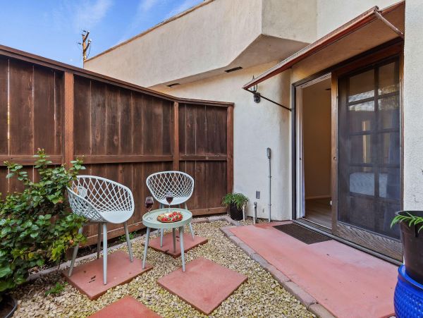 Santa Barbara Vacation Home Two Bedroom Walk to Beach