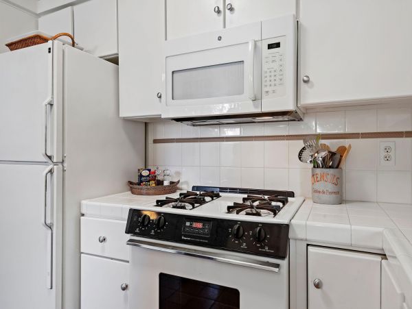 Santa Barbara Vacation Home Two Bedroom Walk to Beach