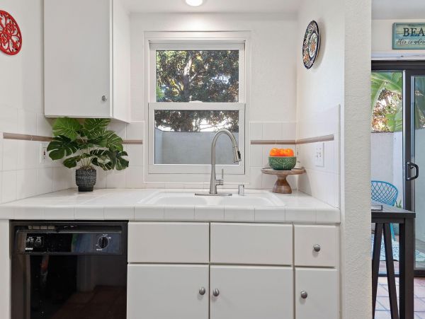 Santa Barbara Vacation Home Two Bedroom Walk to Beach
