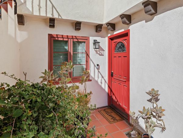 Santa Barbara Vacation Home Two Bedroom Walk to Beach