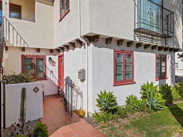 Santa Barbara Vacation Home Two Bedroom Walk to Beach