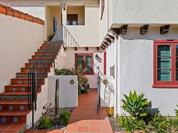 Santa Barbara Vacation Home Two Bedroom Walk to Beach