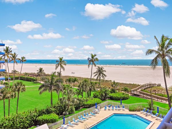 Beautiful 2 Bedroom Vacation Rental in Marco Island