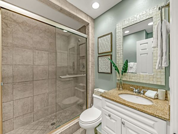 Holmes Beach Vacation Duplex Two Bedroom Walk to Beach