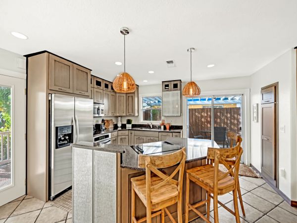 Holmes Beach Vacation Duplex Two Bedroom Walk to Beach