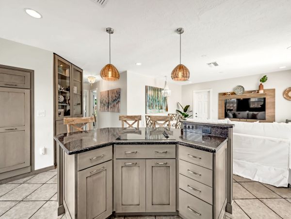 Holmes Beach Vacation Duplex Two Bedroom Walk to Beach