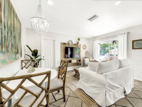 Holmes Beach Vacation Duplex Two Bedroom Walk to Beach