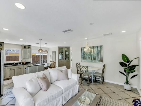 Holmes Beach Vacation Duplex Two Bedroom Walk to Beach