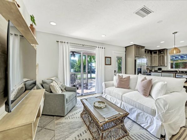 Holmes Beach Vacation Duplex Two Bedroom Walk to Beach