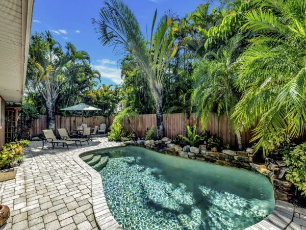 Holmes Beach Vacation Duplex Two Bedroom Walk to Beach