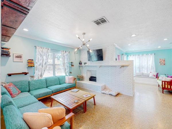 Charming 2 Bedroom Home in St. Petersburg