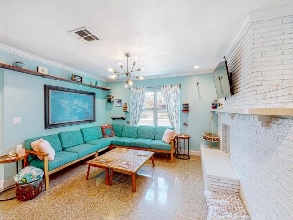 Charming 2 Bedroom Home in St. Petersburg