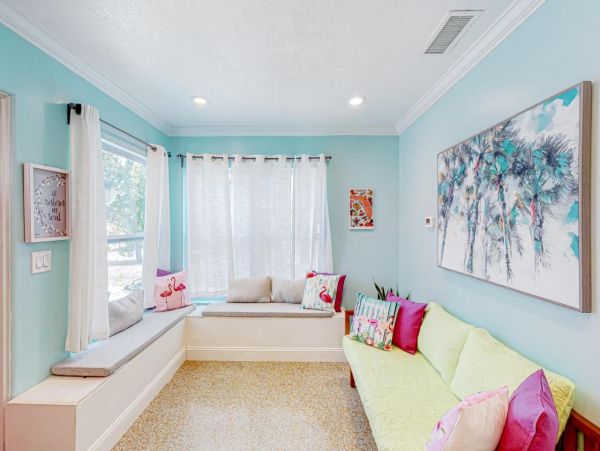 Charming 2 Bedroom Home in St. Petersburg