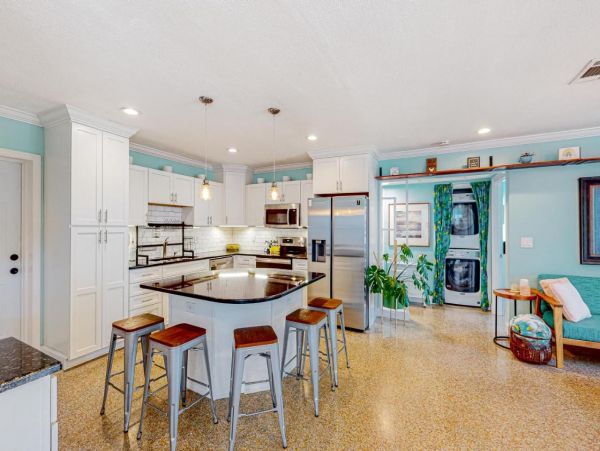 Charming 2 Bedroom Home in St. Petersburg